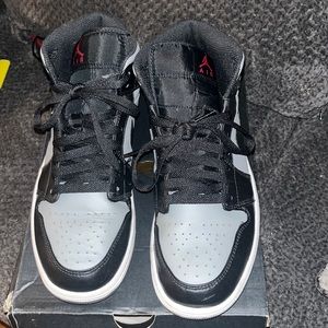 Worn men Air Jordan 1 Mid (Size 9.5)